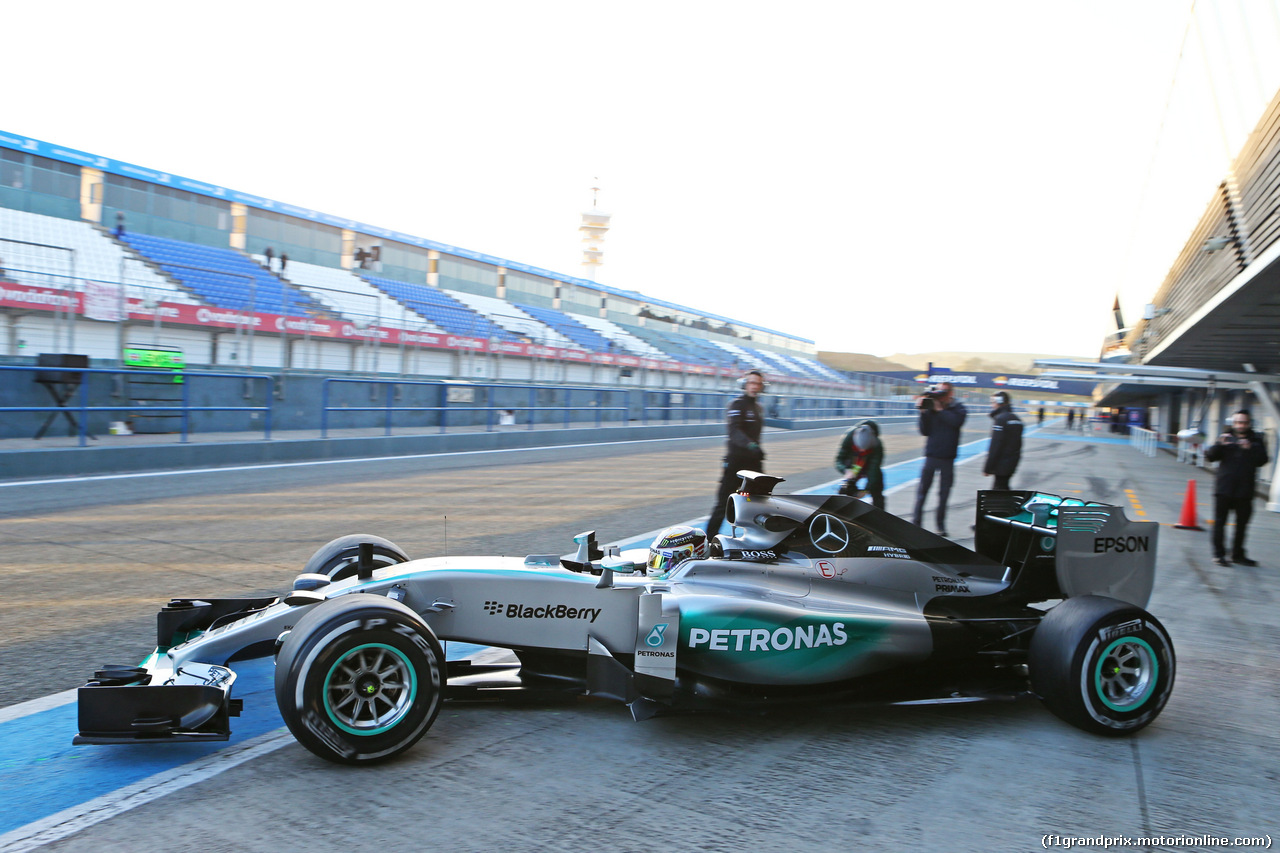 TEST F1 JEREZ 2 FEBBRAIO, Lewis Hamilton (GBR) Mercedes AMG F1 W06 leaves the pits.
02.02.2015.