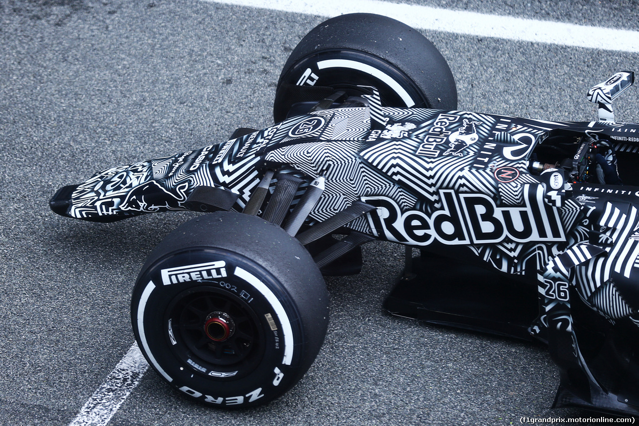 TEST F1 JEREZ 2 FEBBRAIO, Daniil Kvyat (RUS) Red Bull Racing RB11 running without a front wing.
02.02.2015.