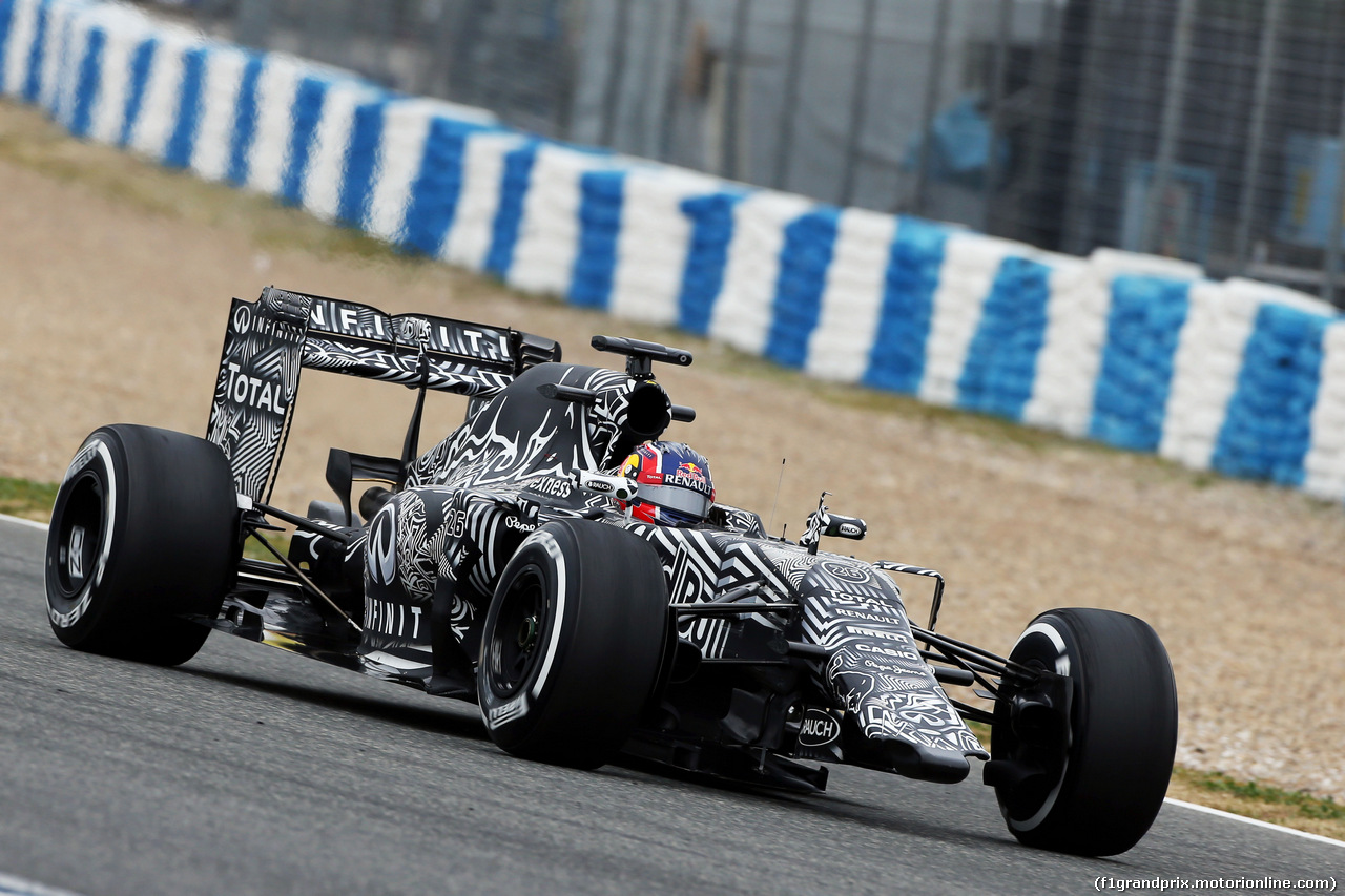 TEST F1 JEREZ 2 FEBBRAIO, Daniil Kvyat (RUS) Red Bull Racing RB11 running without a front wing.
02.02.2015.