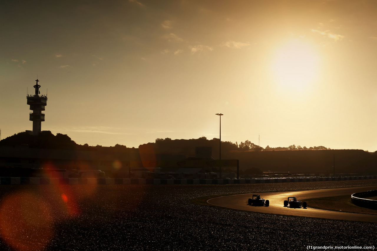 TEST F1 JEREZ 2 FEBBRAIO, (L to R): Daniil Kvyat (RUS) Red Bull Racing RB11 e Lewis Hamilton (GBR) Mercedes AMG F1 W06.
02.02.2015.
