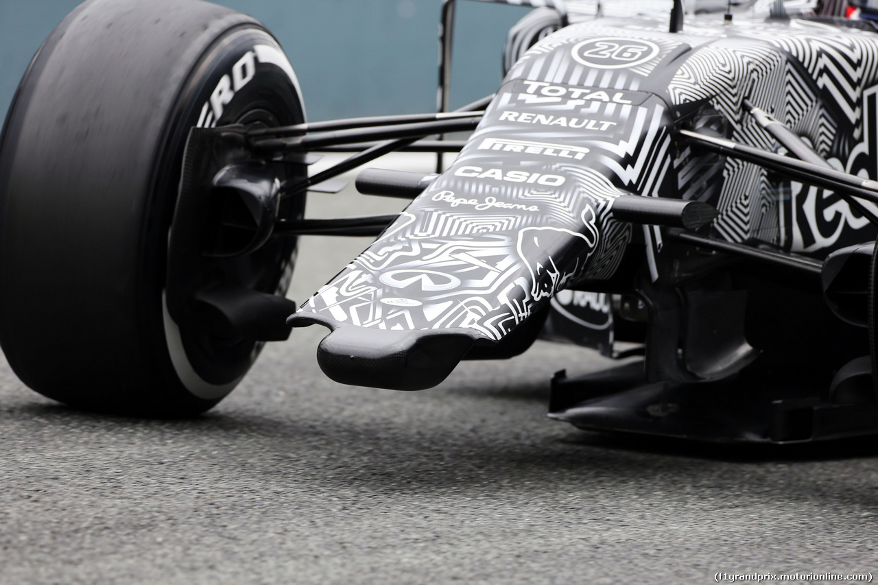 TEST F1 JEREZ 2 FEBBRAIO, Daniil Kvyat (RUS) Red Bull Racing RB11 running without a front wing.
02.02.2015.