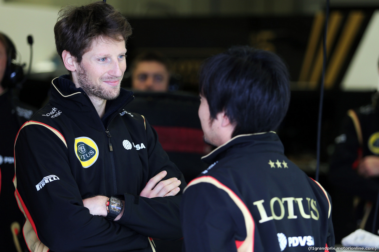 TEST F1 JEREZ 3 FEBBRAIO, Romain Grosjean (FRA) Lotus F1 Team with Ayao Komatsu (JPN) Lotus F1 Team Gara Engineer.
03.02.2015.