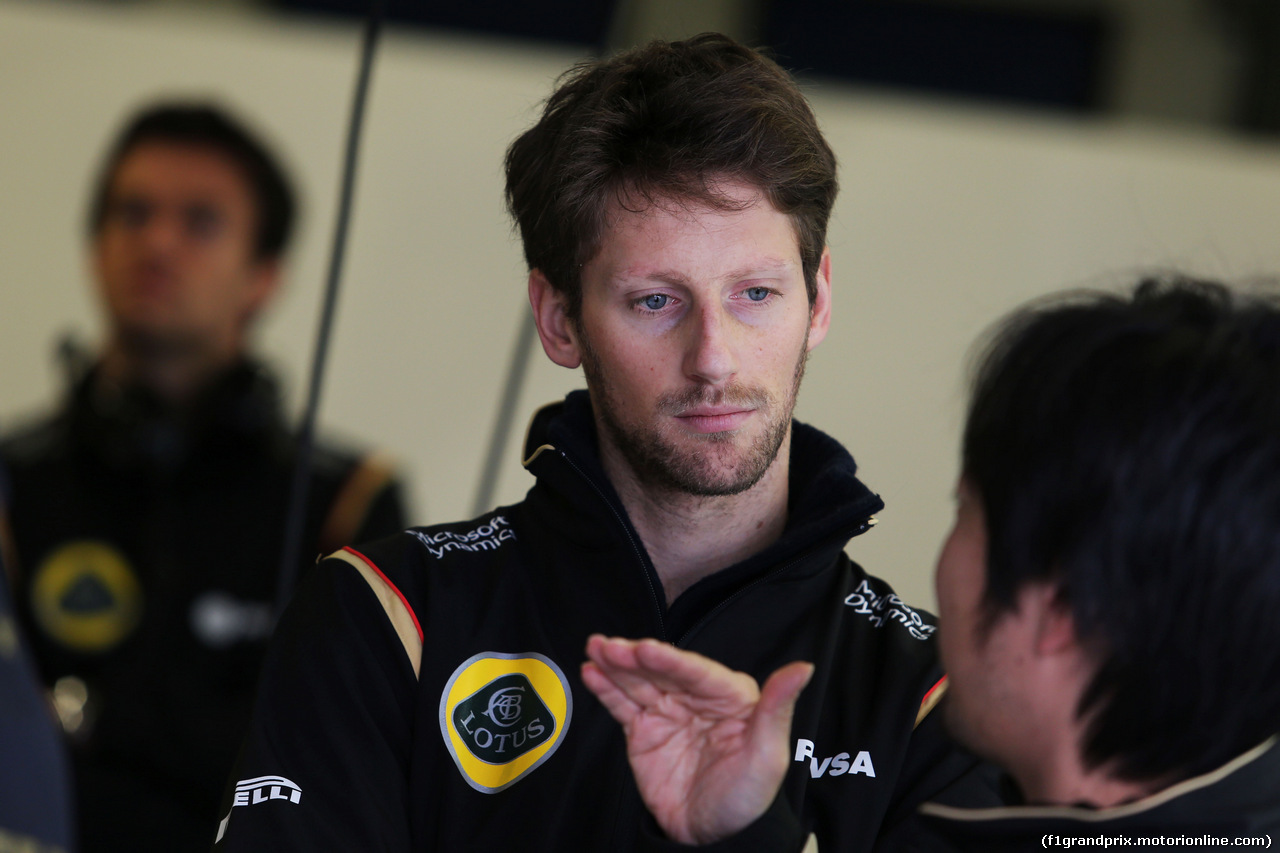 TEST F1 JEREZ 3 FEBBRAIO, Romain Grosjean (FRA) Lotus F1 Team with Ayao Komatsu (JPN) Lotus F1 Team Gara Engineer.
03.02.2015.