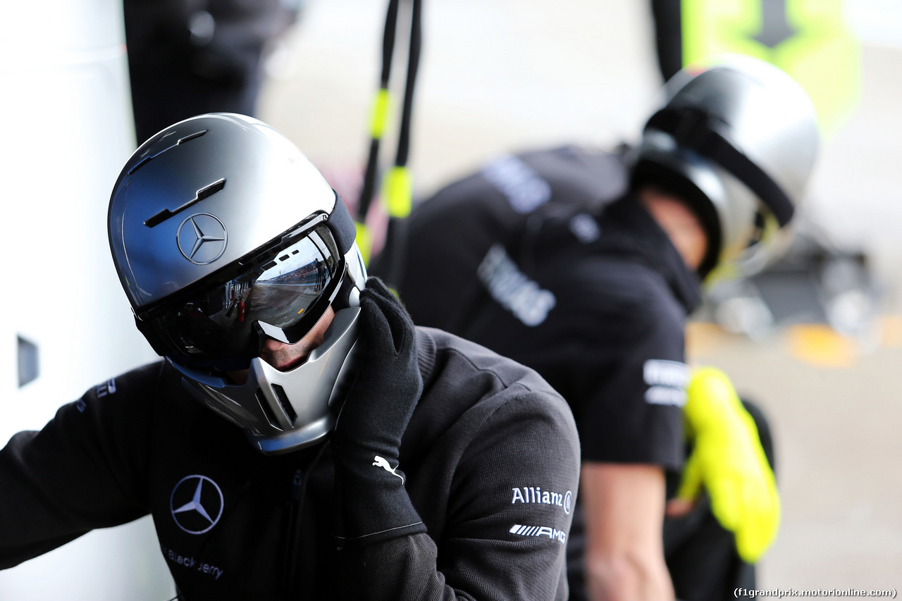TEST F1 JEREZ 3 FEBBRAIO, Mercedes AMG F1 practice pit stops.
03.02.2015.