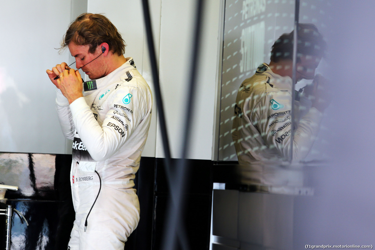 TEST F1 JEREZ 3 FEBBRAIO, Nico Rosberg (GER) Mercedes AMG F1 arrives back in the pits after stopping on the circuit.
03.02.2015.