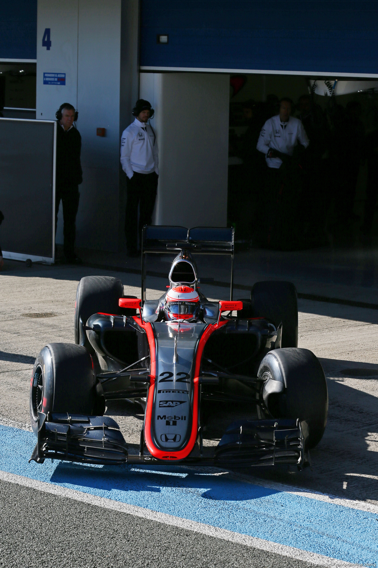 TEST F1 JEREZ 4 FEBBRAIO, Jenson Button (GBR) McLaren MP4-30 leaves the pits.
04.02.2015.
