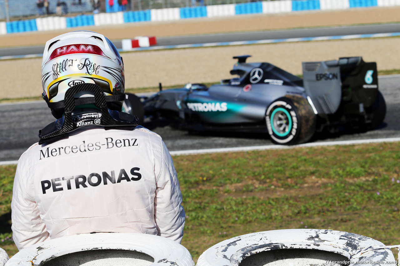 TEST F1 JEREZ 4 FEBBRAIO, Lewis Hamilton (GBR) Mercedes AMG F1 W06 stops on the circuit.
04.02.2015.
