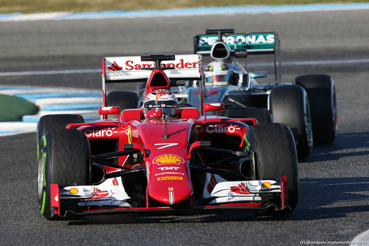 TEST F1 JEREZ 4 FEBBRAIO, Kimi Raikkonen (FIN) Ferrari SF15-T davanti a Lewis Hamilton (GBR) Mercedes AMG F1 W06.
04.02.2015.