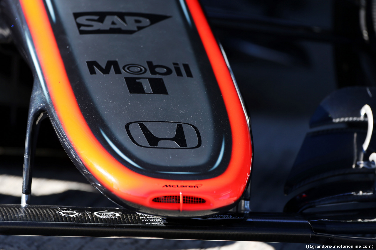 TEST F1 JEREZ 4 FEBBRAIO, McLaren MP4-30 nosecone.
04.02.2015.