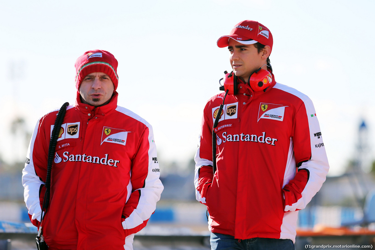 TEST F1 JEREZ 4 FEBBRAIO, (L to R): Simone Resta (ITA) Ferrari Deputy Chief Designer with Esteban Gutierrez (MEX) Ferrari Test e Reserve Driver.
04.02.2015.