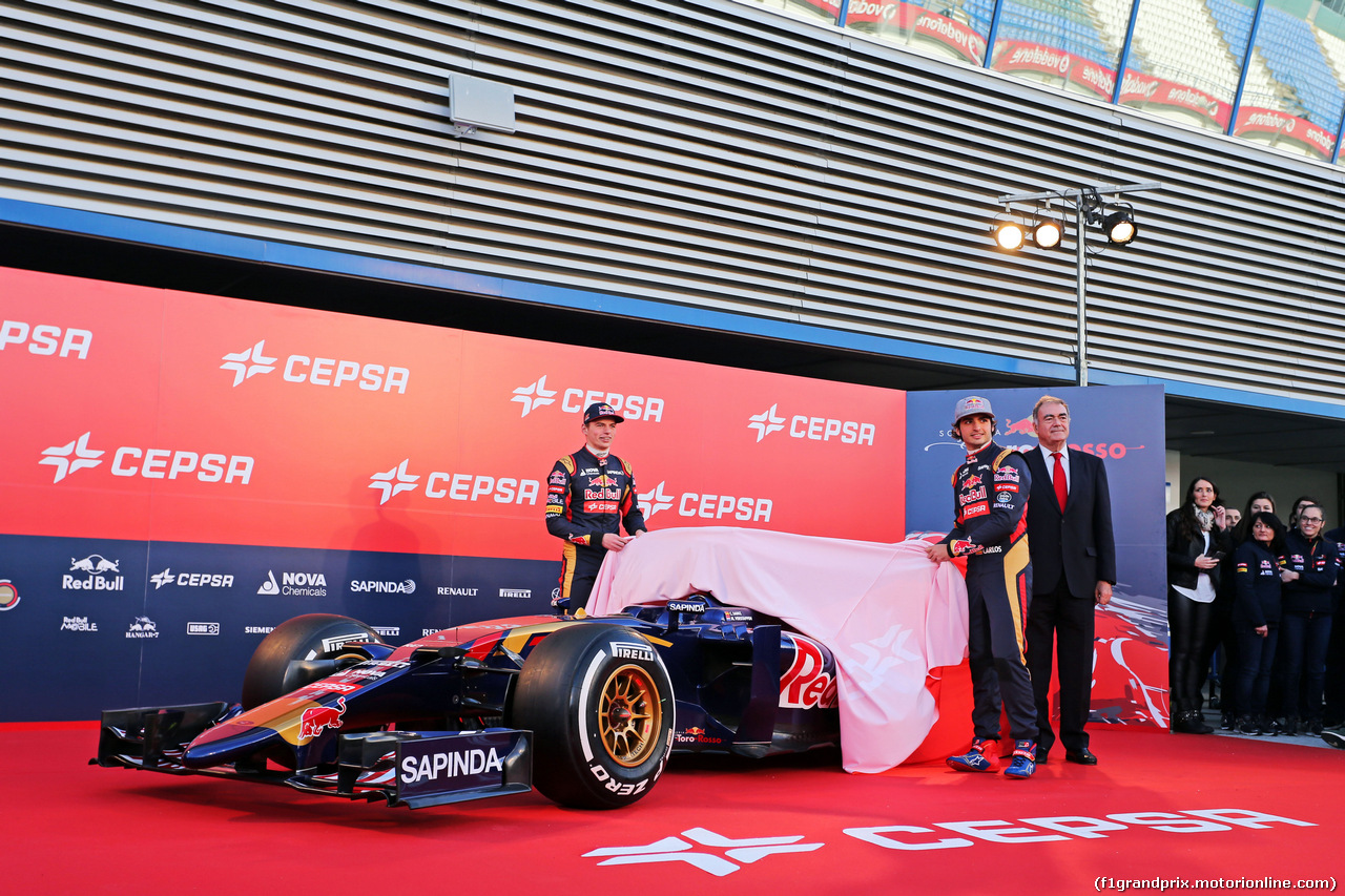 TORO ROSSO STR10, (L to R): Max Verstappen (NLD) Scuderia Toro Rosso e team mate Carlos Sainz Jr (ESP) Scuderia Toro Rosso unveil the new Scuderia Toro Rosso STR10.
31.01.2015.