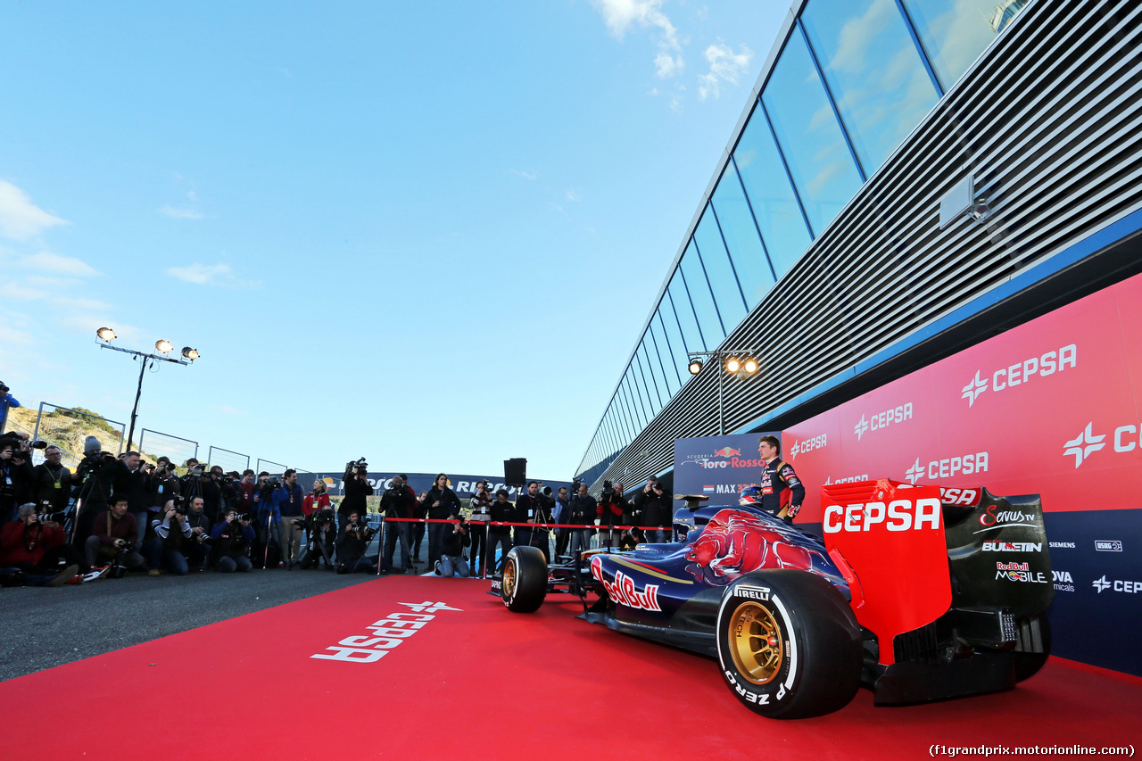 TORO ROSSO STR10, Max Verstappen (NLD) Scuderia Toro Rosso with the new Scuderia Toro Rosso STR10.
31.01.2015.