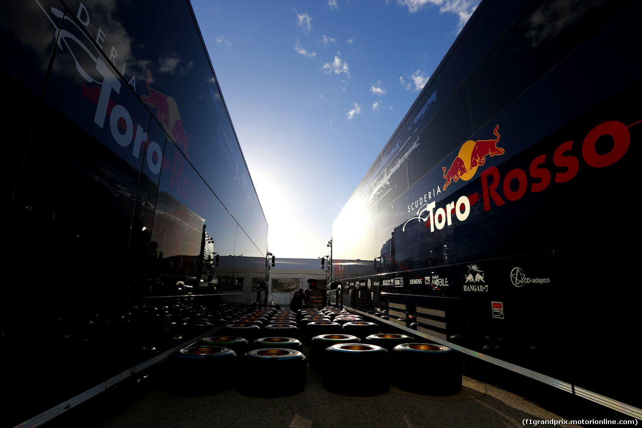 TORO ROSSO STR10