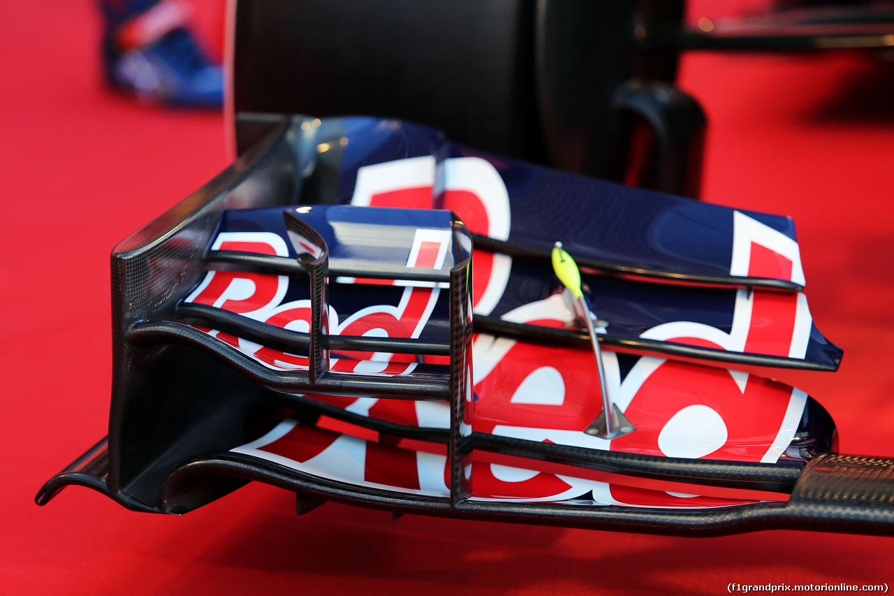 TORO ROSSO STR10