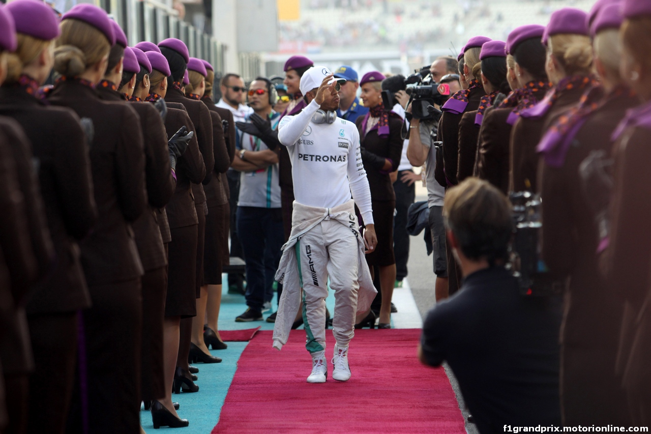 GP ABU DHABI, 27.11.2016 - Lewis Hamilton (GBR) Mercedes AMG F1 W07 Hybrid