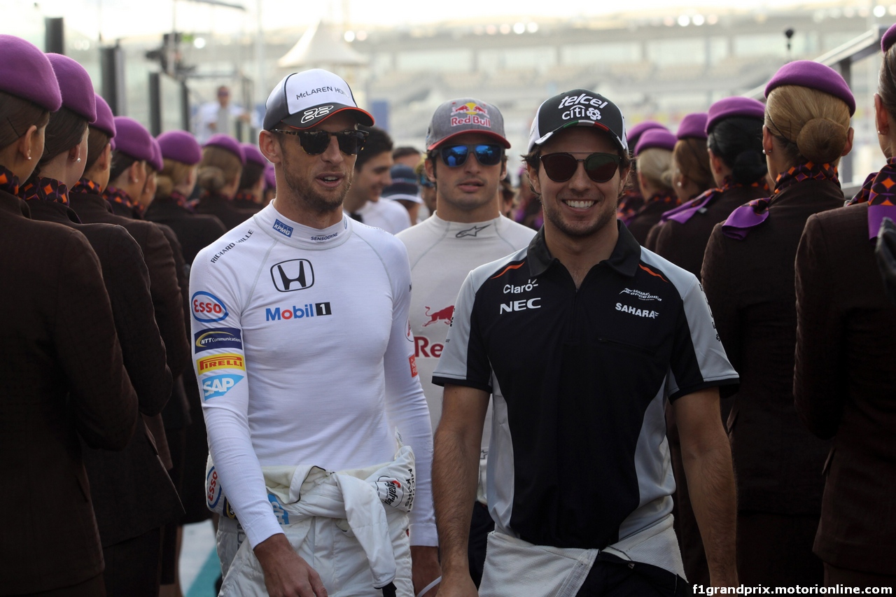 GP ABU DHABI, 27.11.2016 - Jenson Button (GBR)  McLaren Honda MP4-31, Carlos Sainz Jr (ESP) Scuderia Toro Rosso STR11 e Sergio Perez (MEX) Sahara Force India F1 VJM09