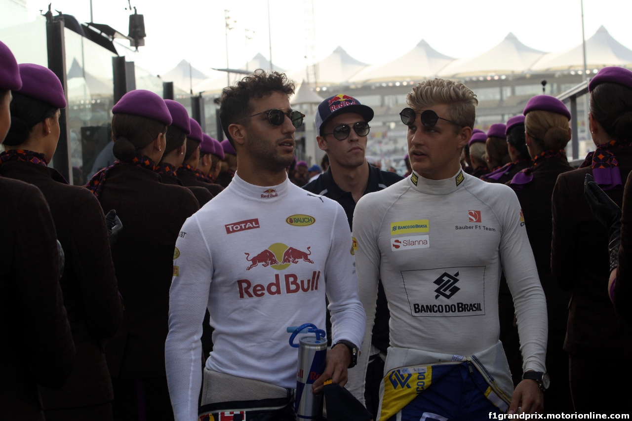 GP ABU DHABI, 27.11.2016 - Daniel Ricciardo (AUS) Red Bull Racing RB12, Daniil Kvyat (RUS) Scuderia Toro Rosso STR11 e Marcus Ericsson (SUE) Sauber C34