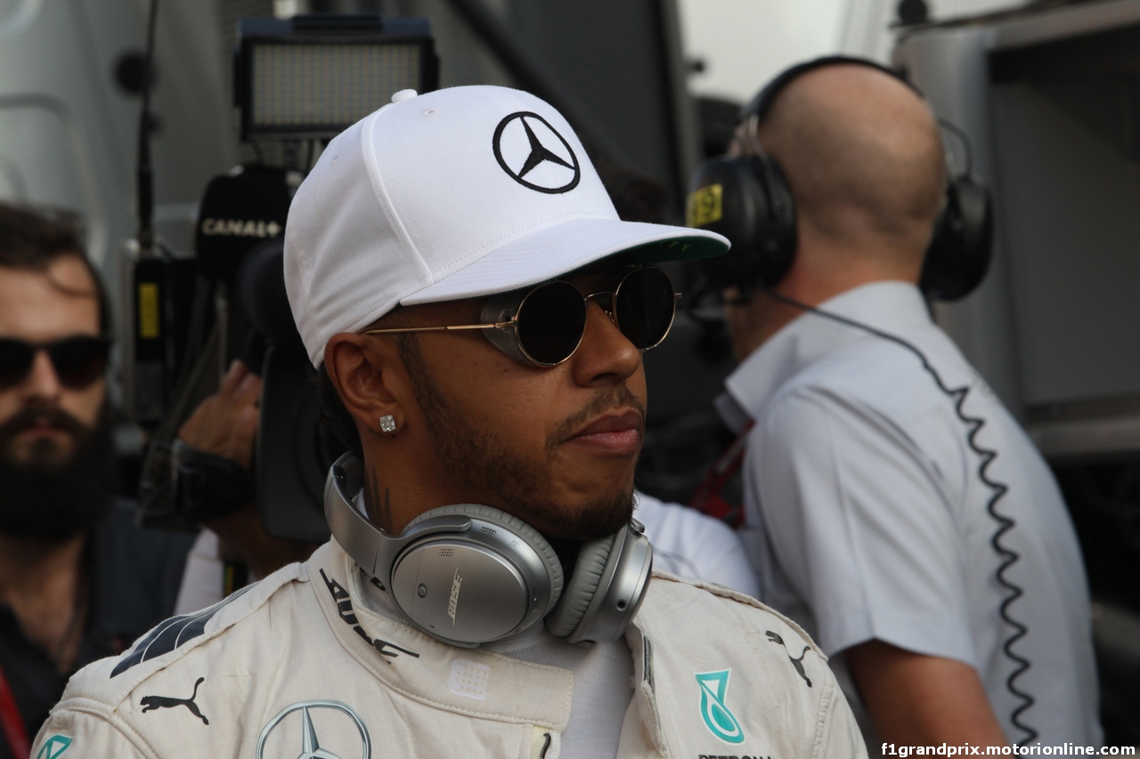 GP ABU DHABI, 27.11.2016 - Lewis Hamilton (GBR) Mercedes AMG F1 W07 Hybrid