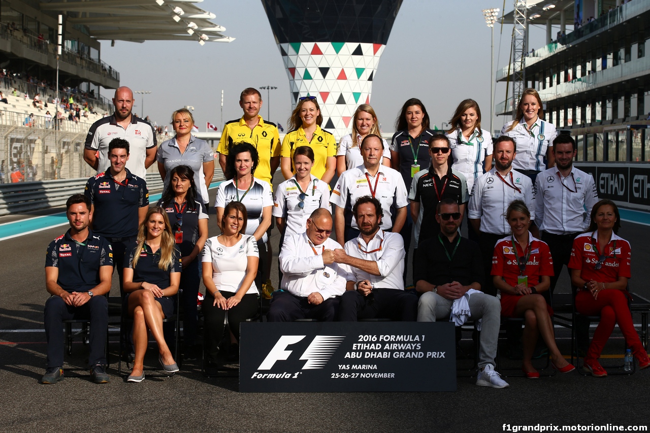 GP ABU DHABI, 27.11.2016 - Press office group photo
