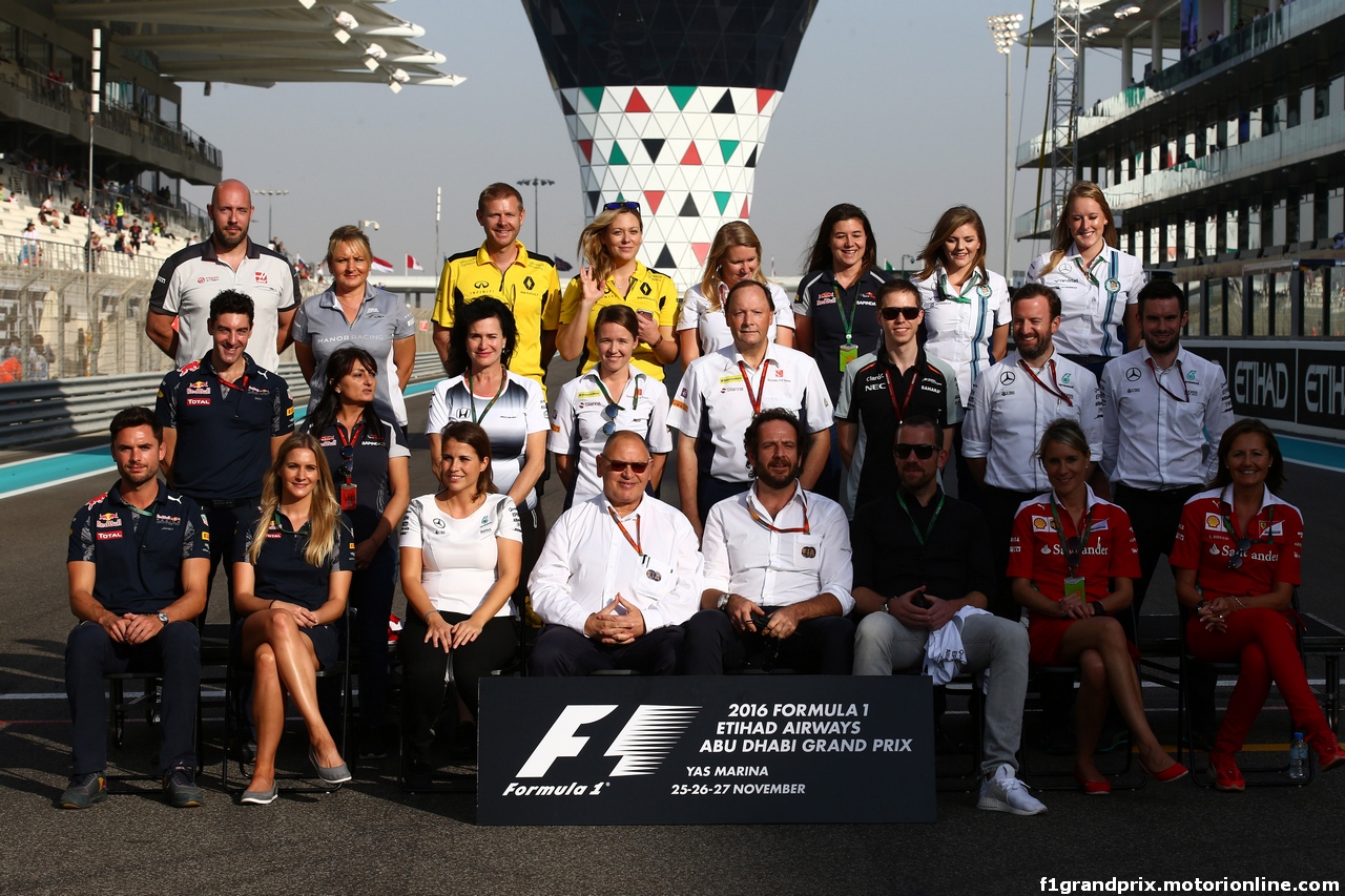 GP ABU DHABI, 27.11.2016 - Press office group photo