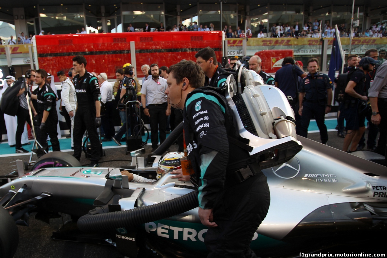 GP ABU DHABI, 27.11.2016 - Gara, Lewis Hamilton (GBR) Mercedes AMG F1 W07 Hybrid