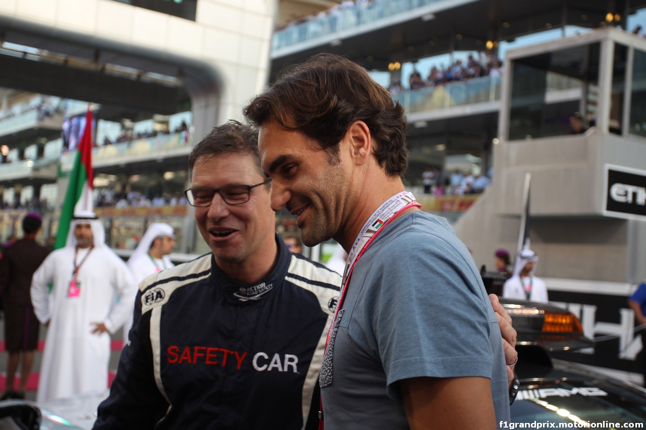 GP ABU DHABI, 27.11.2016 - Gara, Roger Federer (SUI) tennis player e Bernd Maylander (GER) FIA Safety Car Driver