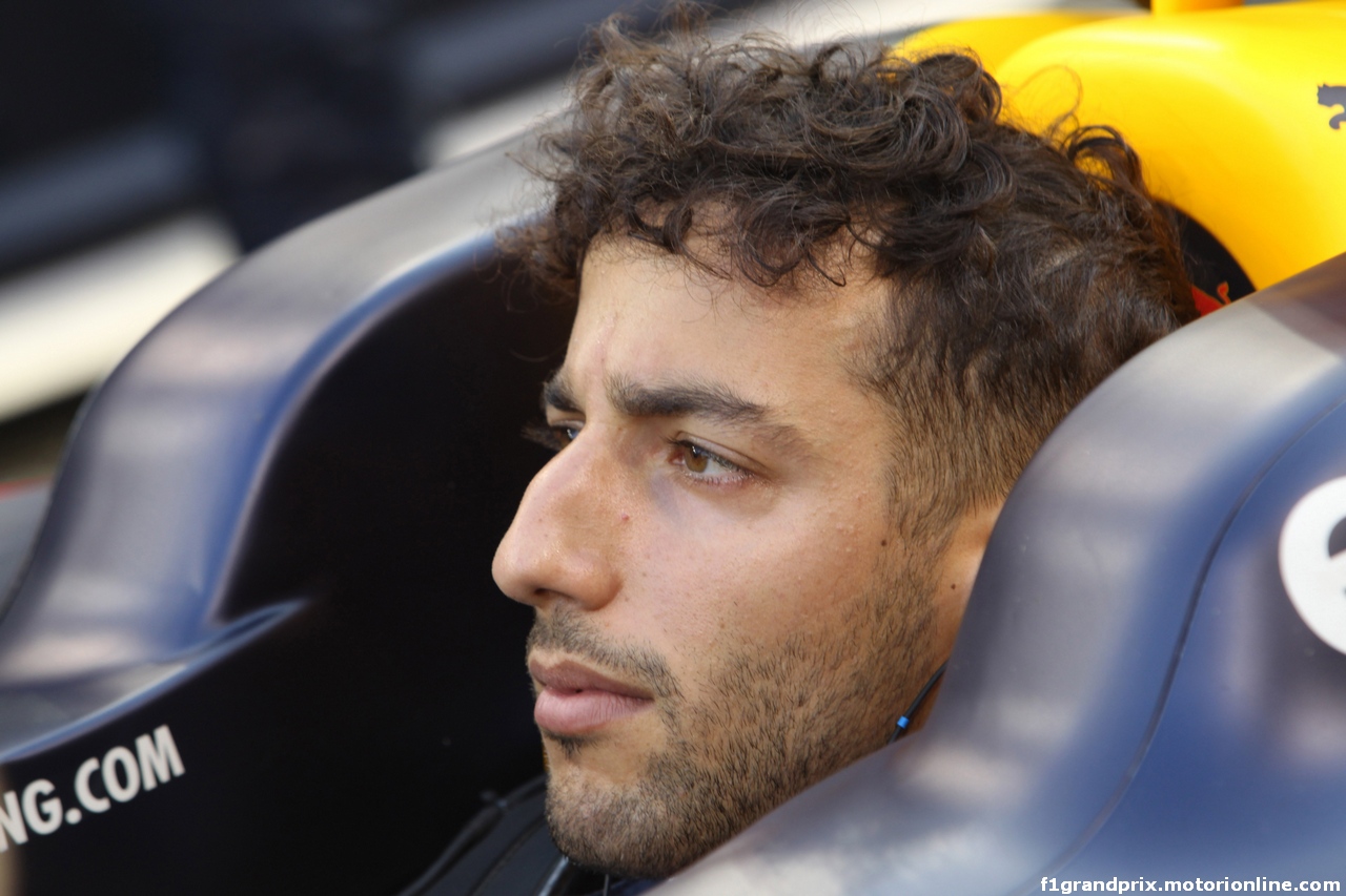 GP ABU DHABI, 27.11.2016 - Gara, Daniel Ricciardo (AUS) Red Bull Racing RB12