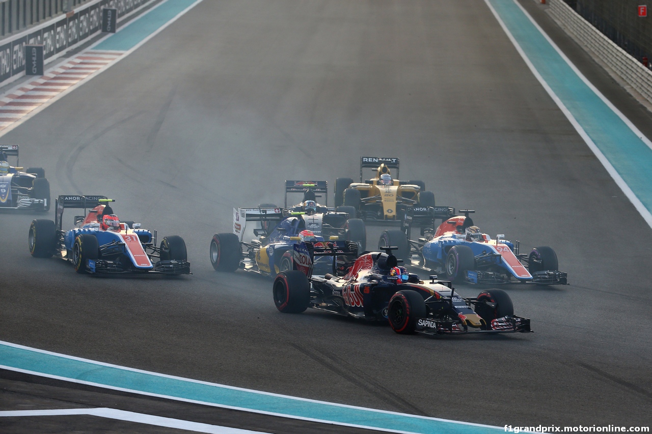 GP ABU DHABI, 27.11.2016 - Gara, Start of the race, Daniil Kvyat (RUS) Scuderia Toro Rosso STR11 e Pascal Wehrlein (GER) Manor Racing MRT05