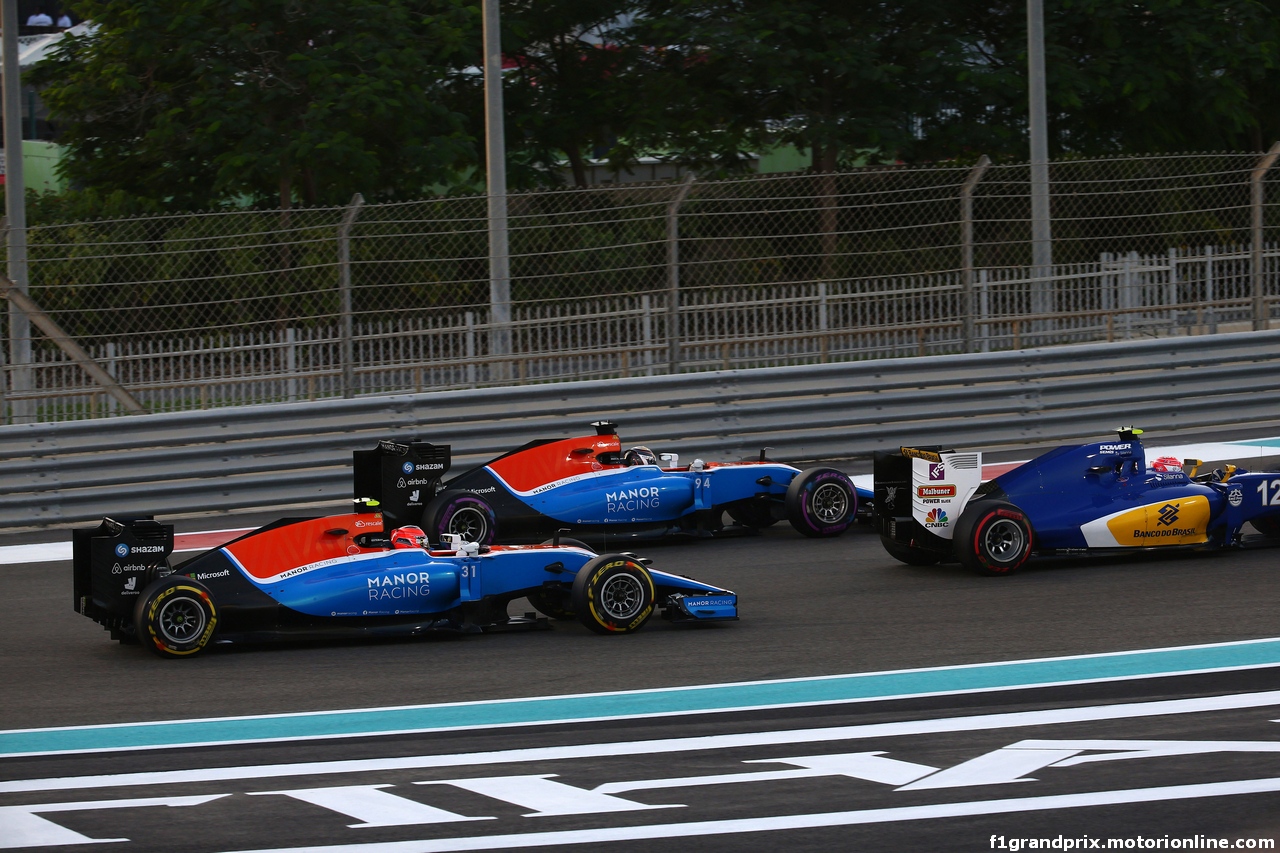 GP ABU DHABI, 27.11.2016 - Gara, Esteban Ocon (FRA) Manor Racing MRT05, Pascal Wehrlein (GER) Manor Racing MRT05 e Felipe Nasr (BRA) Sauber C34