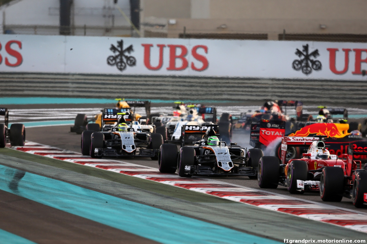 GP ABU DHABI, 27.11.2016 - Gara, Start of the race, Nico Hulkenberg (GER) Sahara Force India F1 VJM09