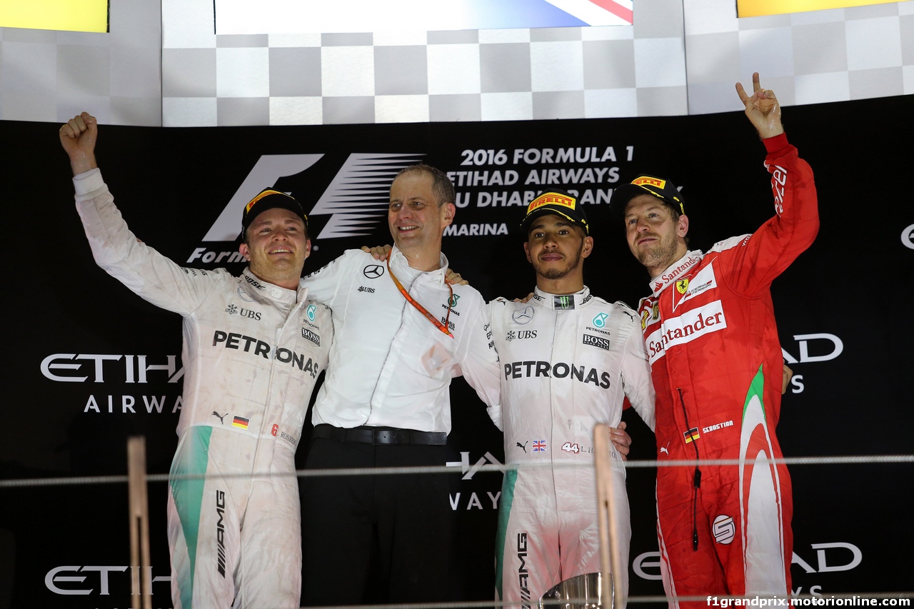 GP ABU DHABI, 27.11.2016 - Gara, 2nd place Nico Rosberg (GER) Mercedes AMG F1 W07 Hybrid e Champion 2016, Lewis Hamilton (GBR) Mercedes AMG F1 W07 Hybrid vincitore e 3rd place Sebastian Vettel (GER) Ferrari SF16-H
