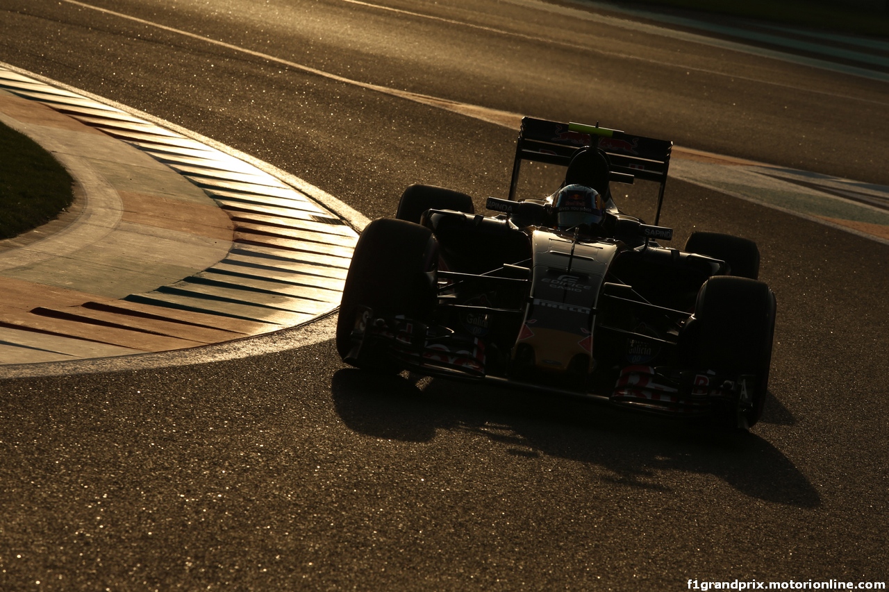 GP ABU DHABI, 27.11.2016 - Gara, Carlos Sainz Jr (ESP) Scuderia Toro Rosso STR11