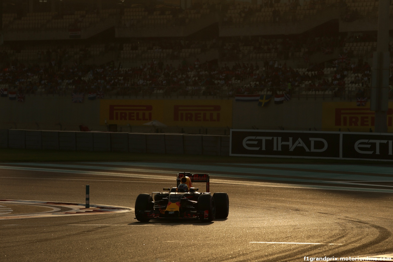 GP ABU DHABI, 27.11.2016 - Gara, Daniel Ricciardo (AUS) Red Bull Racing RB12
