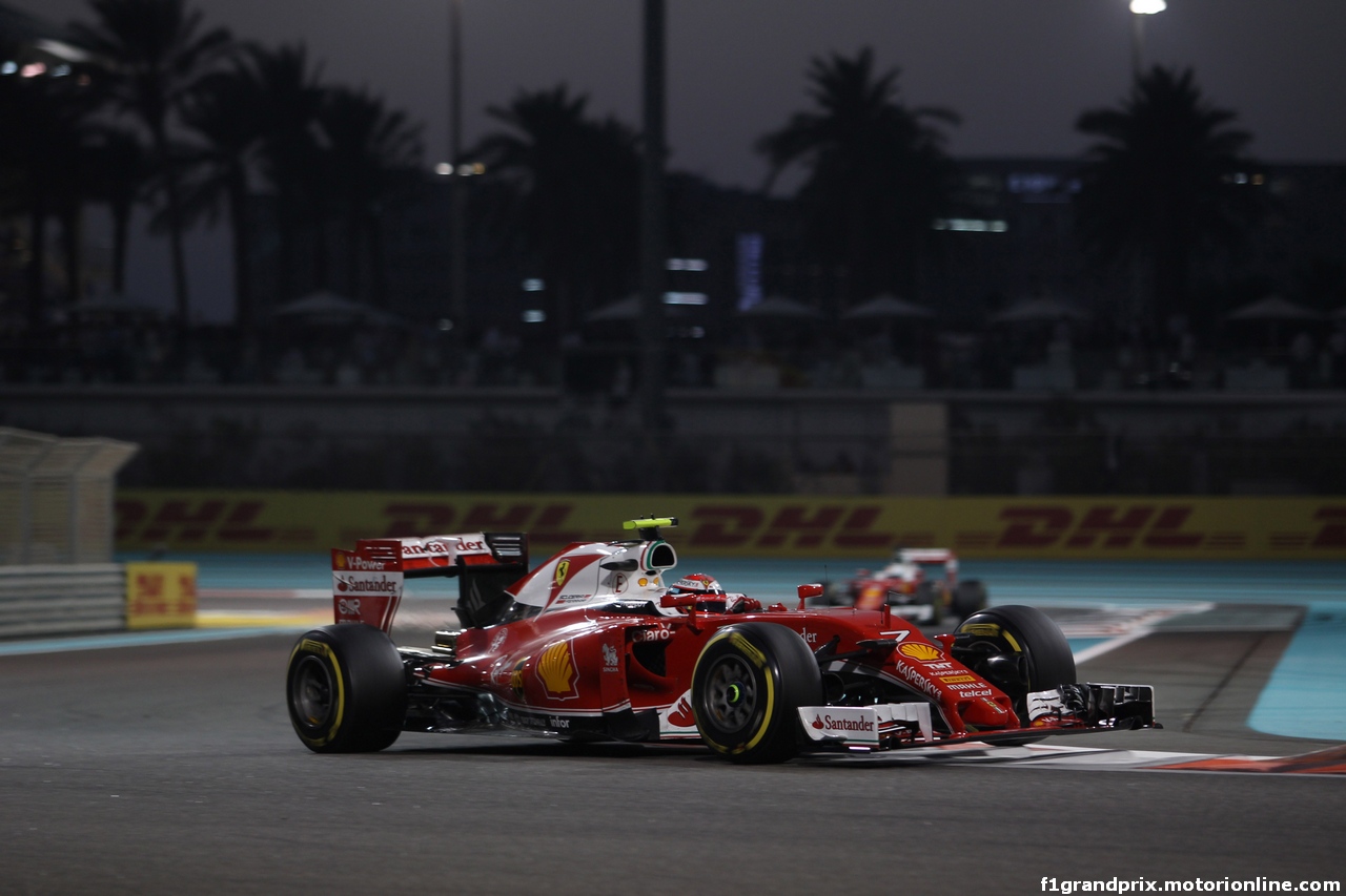 GP ABU DHABI, 27.11.2016 - Gara, Kimi Raikkonen (FIN) Ferrari SF16-H e Sebastian Vettel (GER) Ferrari SF16-H
