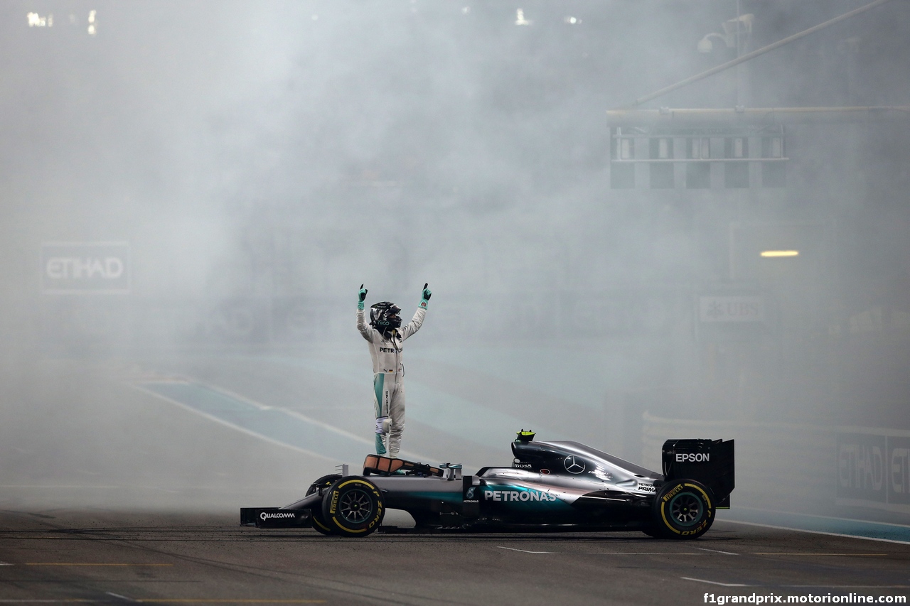 GP ABU DHABI, 27.11.2016 - Gara, 2nd place Nico Rosberg (GER) Mercedes AMG F1 W07 Hybrid e Champion 2016