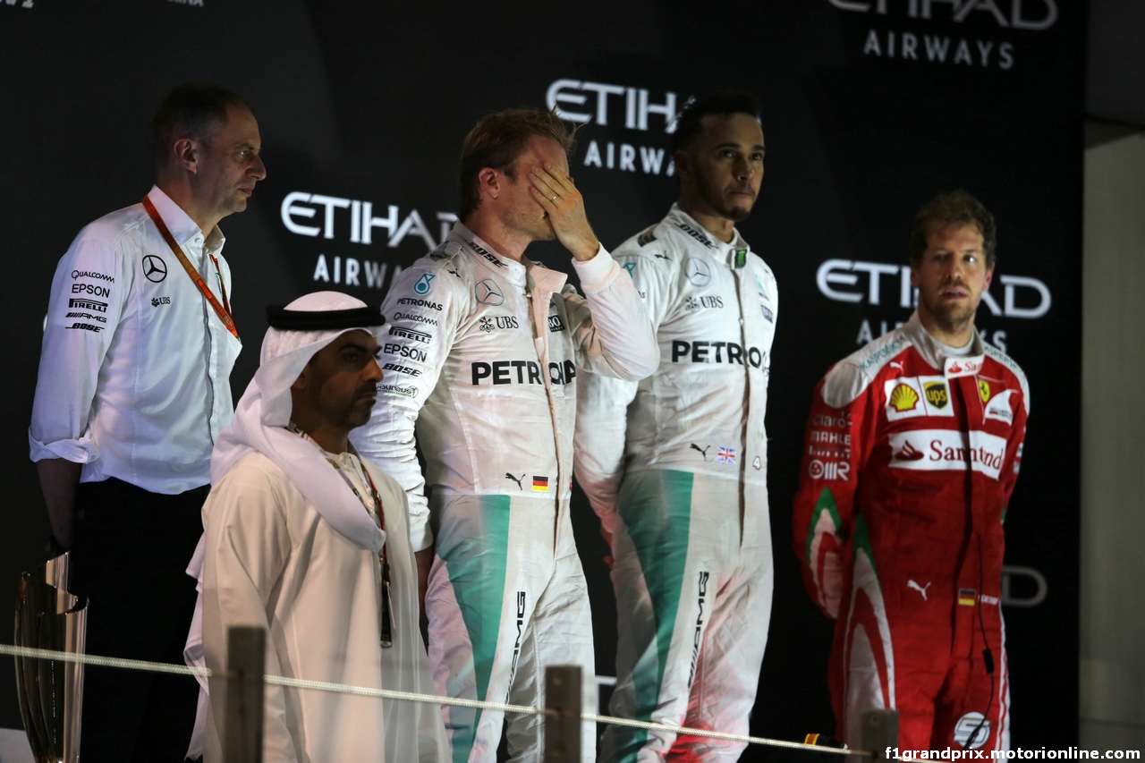 GP ABU DHABI, 27.11.2016 - Gara, 2nd place Nico Rosberg (GER) Mercedes AMG F1 W07 Hybrid e Champion 2016, Lewis Hamilton (GBR) Mercedes AMG F1 W07 Hybrid vincitore e 3rd place Sebastian Vettel (GER) Ferrari SF16-H