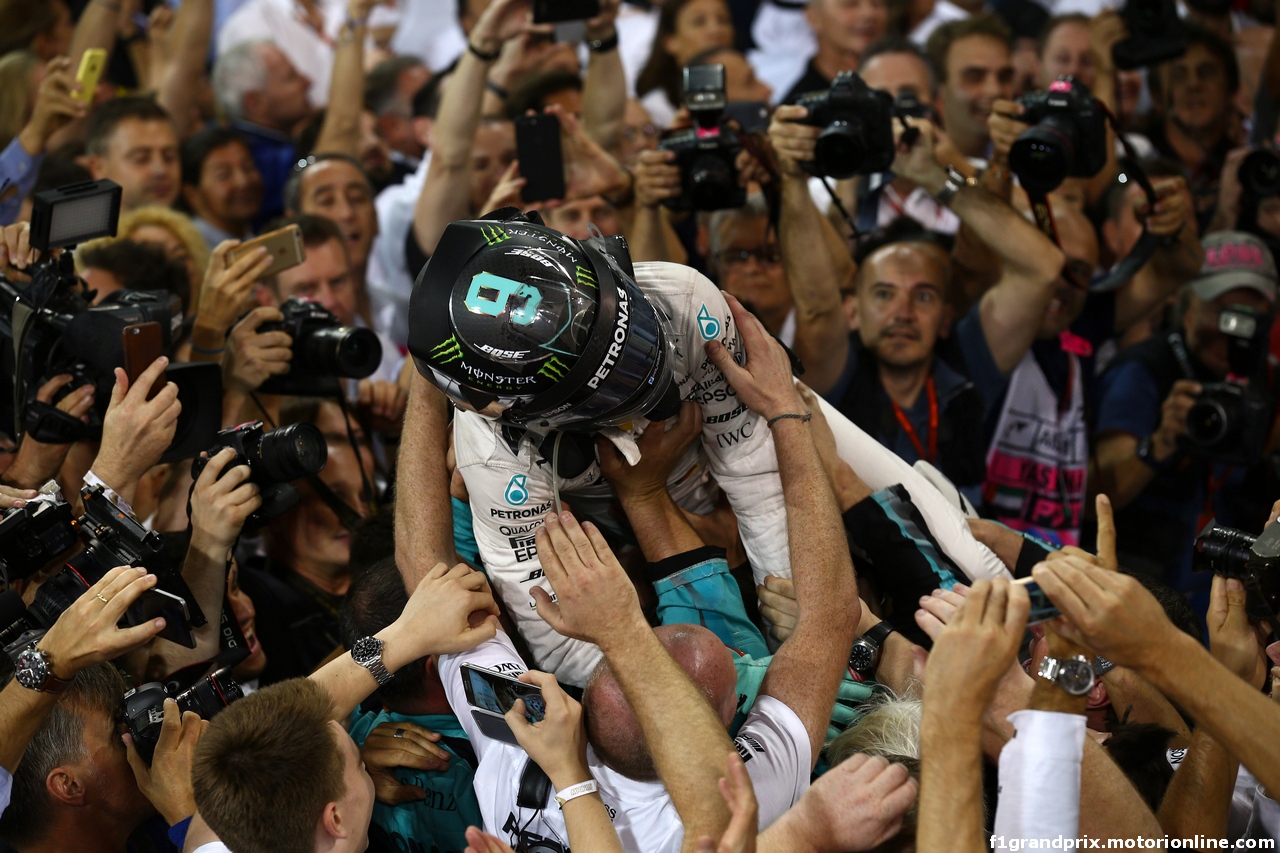 GP ABU DHABI, 27.11.2016 - Gara, 2nd place Nico Rosberg (GER) Mercedes AMG F1 W07 Hybrid e Champion 2016