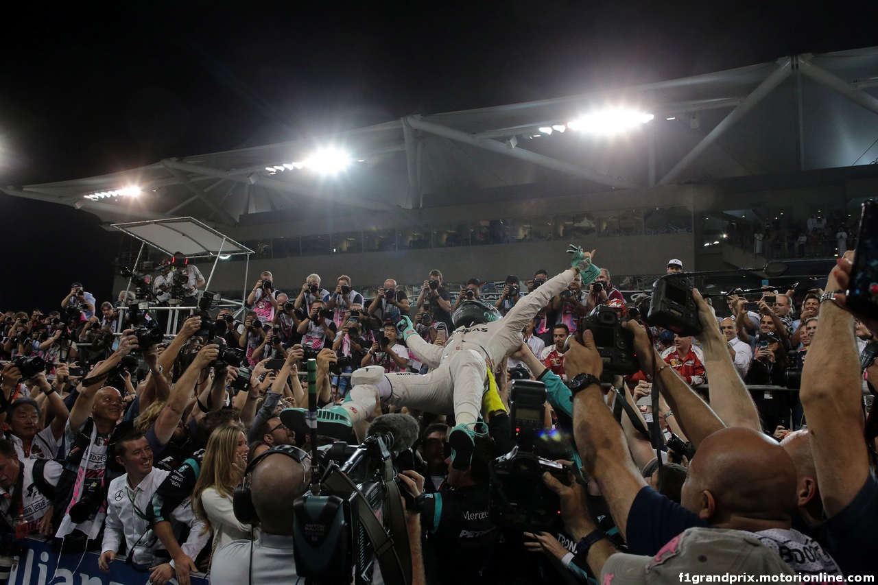 GP ABU DHABI, 27.11.2016 - Gara, 2nd place Nico Rosberg (GER) Mercedes AMG F1 W07 Hybrid e Champion 2016