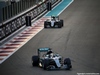 GP ABU DHABI, 27.11.2016 - Gara, Lewis Hamilton (GBR) Mercedes AMG F1 W07 Hybrid davanti a Nico Rosberg (GER) Mercedes AMG F1 W07 Hybrid