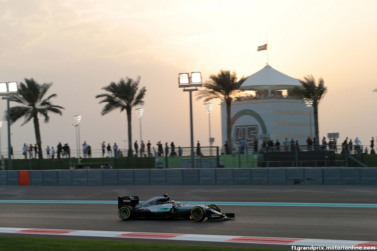 GP ABU DHABI, 25.11.2016 - Prove Libere 2, Lewis Hamilton (GBR) Mercedes AMG F1 W07 Hybrid
