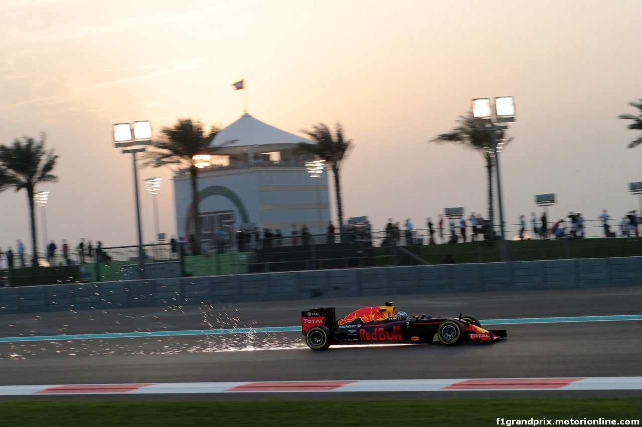 GP ABU DHABI, 25.11.2016 - Prove Libere 2, Daniel Ricciardo (AUS) Red Bull Racing RB12