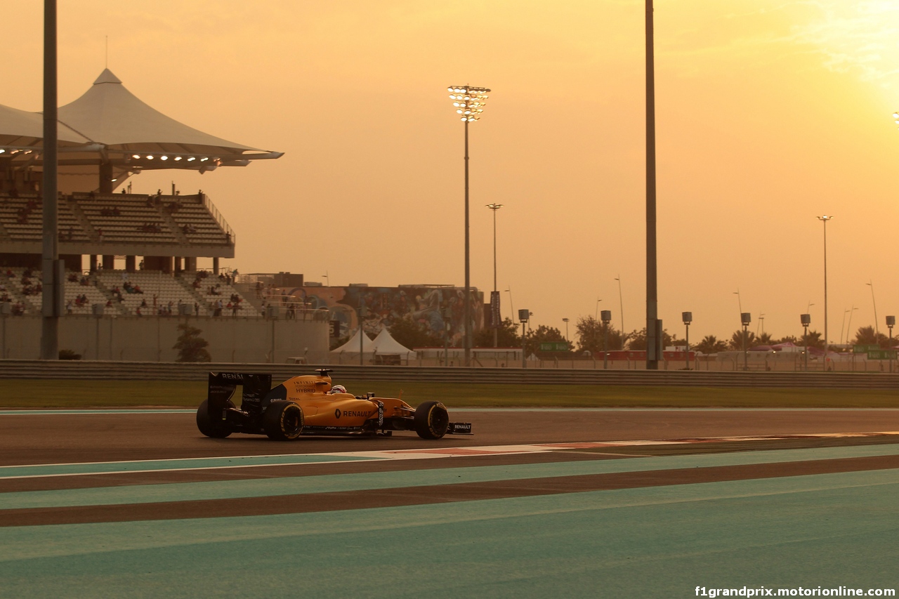 GP ABU DHABI, 25.11.2016 - Prove Libere 2, Kevin Magnussen (DEN) Renault Sport F1 Team RS16