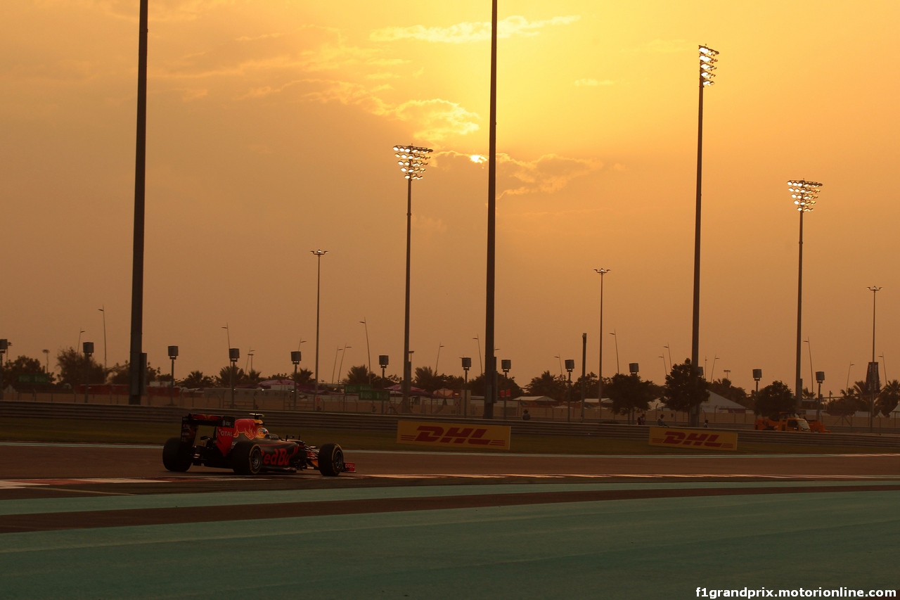 GP ABU DHABI, 25.11.2016 - Prove Libere 2, Max Verstappen (NED) Red Bull Racing RB12
