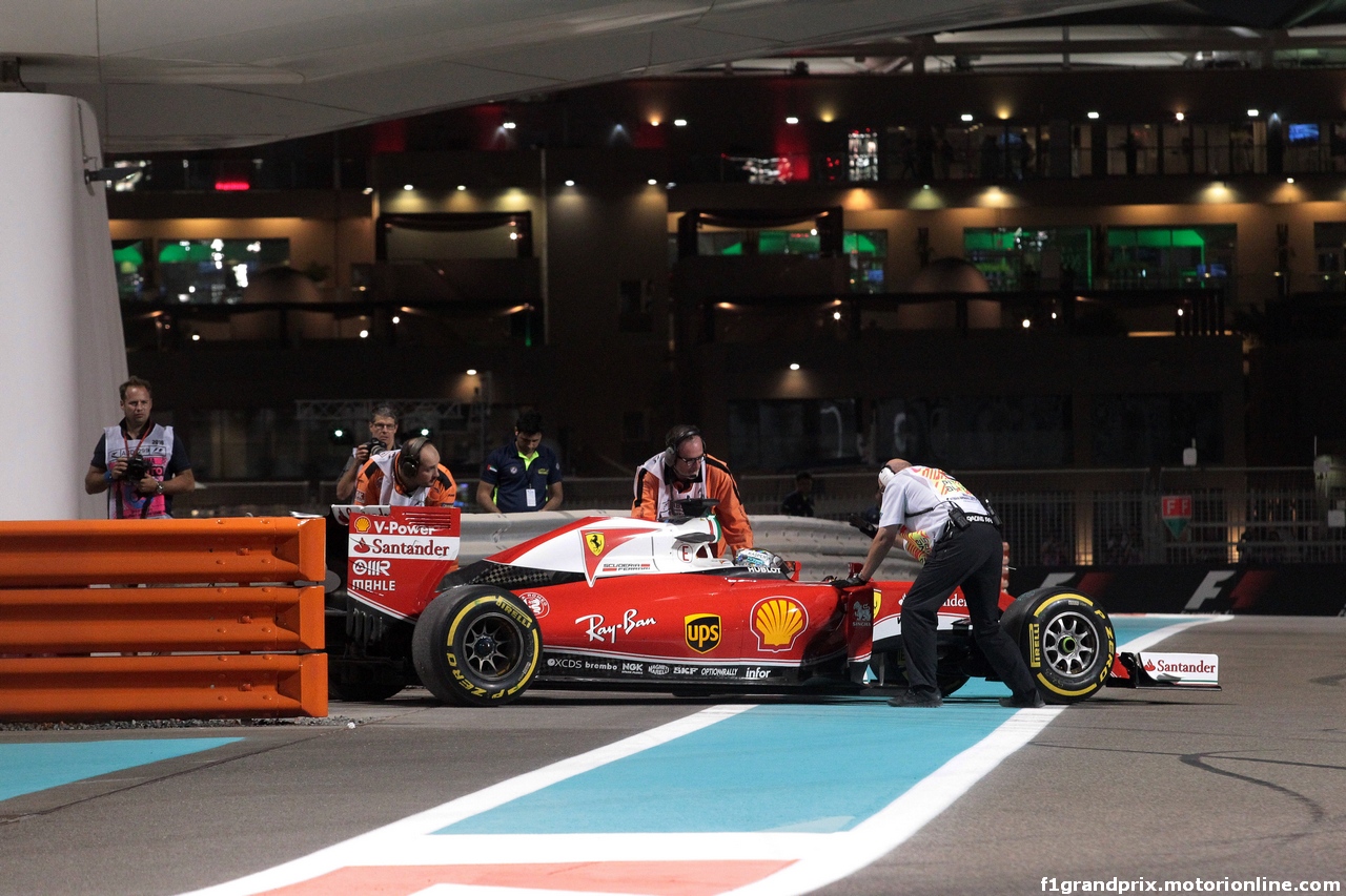 GP ABU DHABI, 25.11.2016 - Prove Libere 2, Sebastian Vettel (GER) Ferrari SF16-H stopped on the track