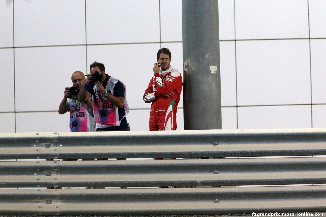 GP ABU DHABI, 25.11.2016 - Prove Libere 2, Sebastian Vettel (GER) Ferrari SF16-H stopped on the track