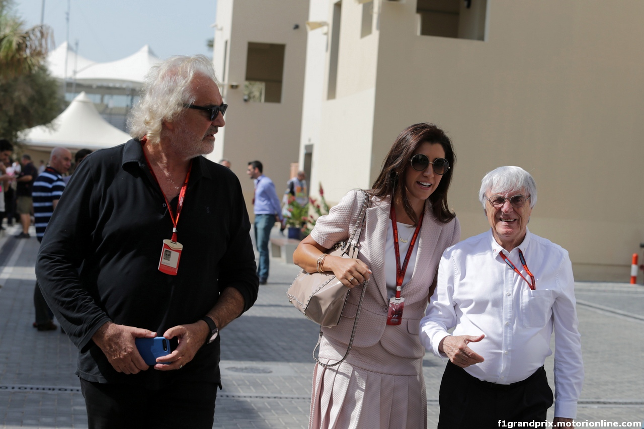 GP ABU DHABI, 26.11.2016 - Flavio Briatore (ITA), Fabiana Flosi (BRA), Wife of Bernie Ecclestone e Bernie Ecclestone (GBR), President e CEO of FOM