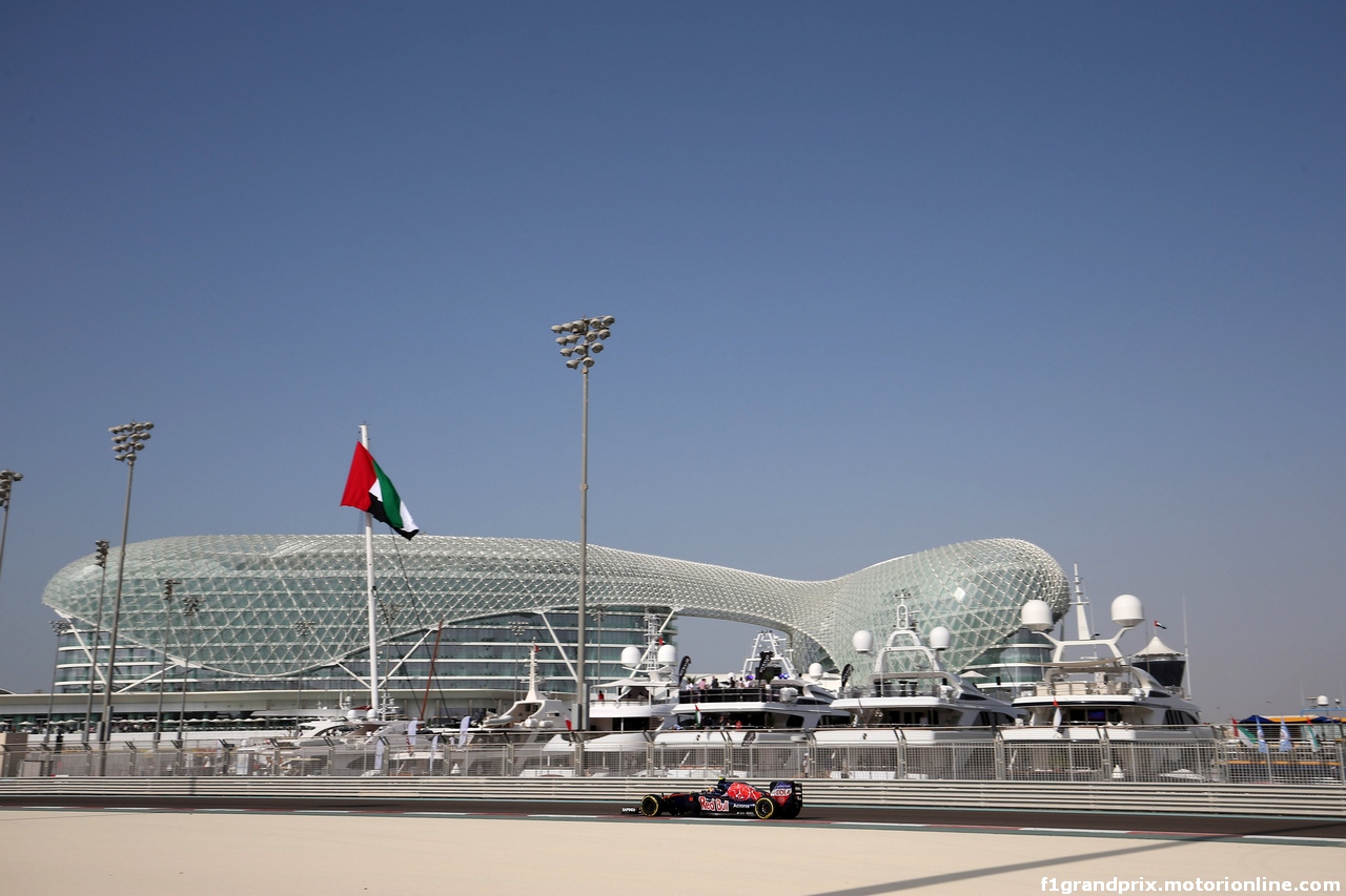 GP ABU DHABI, 26.11.2016 - Prove Libere 3, Carlos Sainz Jr (ESP) Scuderia Toro Rosso STR11