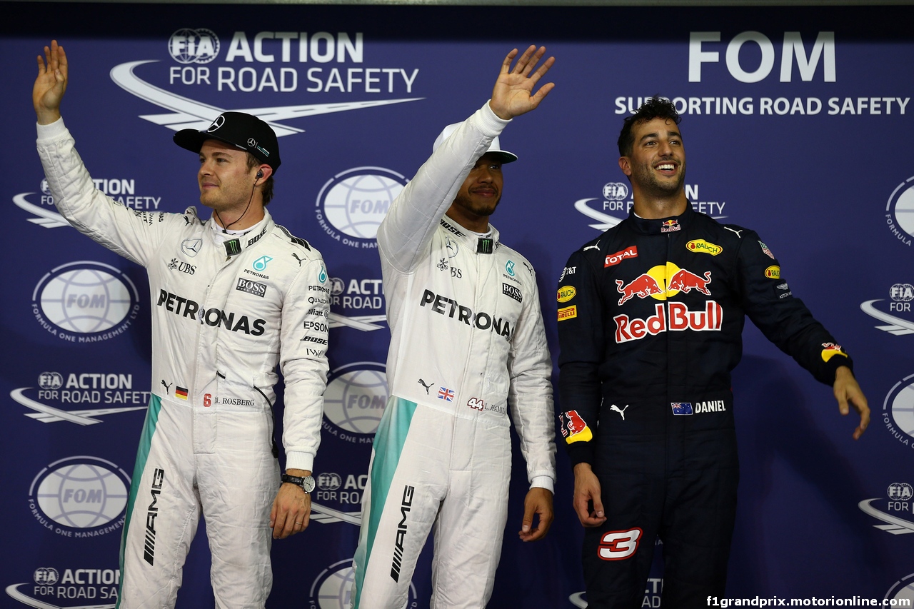 GP ABU DHABI, 26.11.2016 - Qualifiche, 2nd place Nico Rosberg (GER) Mercedes AMG F1 W07 Hybrid, Lewis Hamilton (GBR) Mercedes AMG F1 W07 Hybrid pole position e 3rd place Daniel Ricciardo (AUS) Red Bull Racing RB12