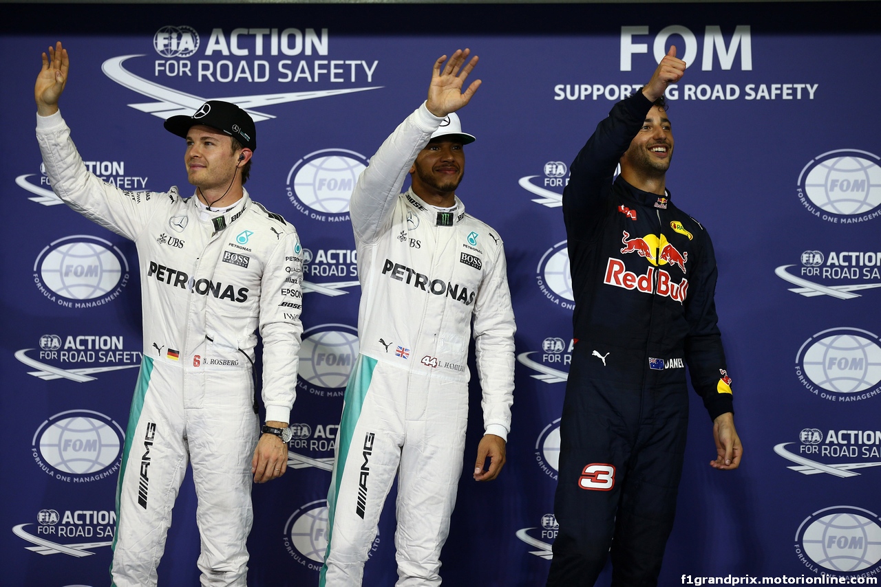GP ABU DHABI, 26.11.2016 - Qualifiche, 2nd place Nico Rosberg (GER) Mercedes AMG F1 W07 Hybrid, Lewis Hamilton (GBR) Mercedes AMG F1 W07 Hybrid pole position e 3rd place Daniel Ricciardo (AUS) Red Bull Racing RB12