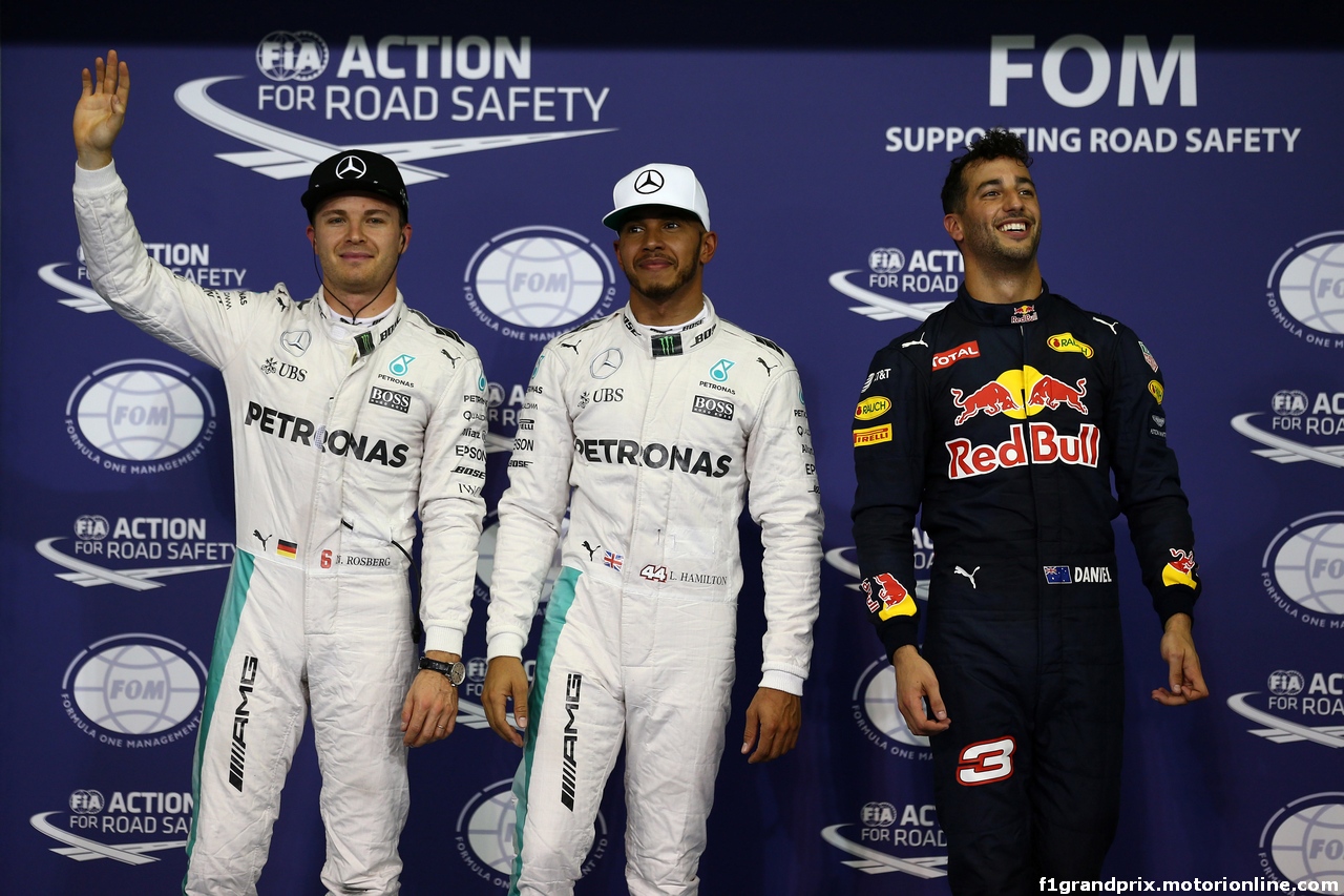 GP ABU DHABI, 26.11.2016 - Qualifiche, 2nd place Nico Rosberg (GER) Mercedes AMG F1 W07 Hybrid, Lewis Hamilton (GBR) Mercedes AMG F1 W07 Hybrid pole position e 3rd place Daniel Ricciardo (AUS) Red Bull Racing RB12